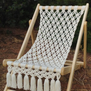 Chaise pliable en bois dur et en macramé